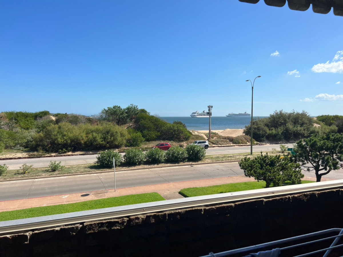 Amplio apartamento frente al Mar