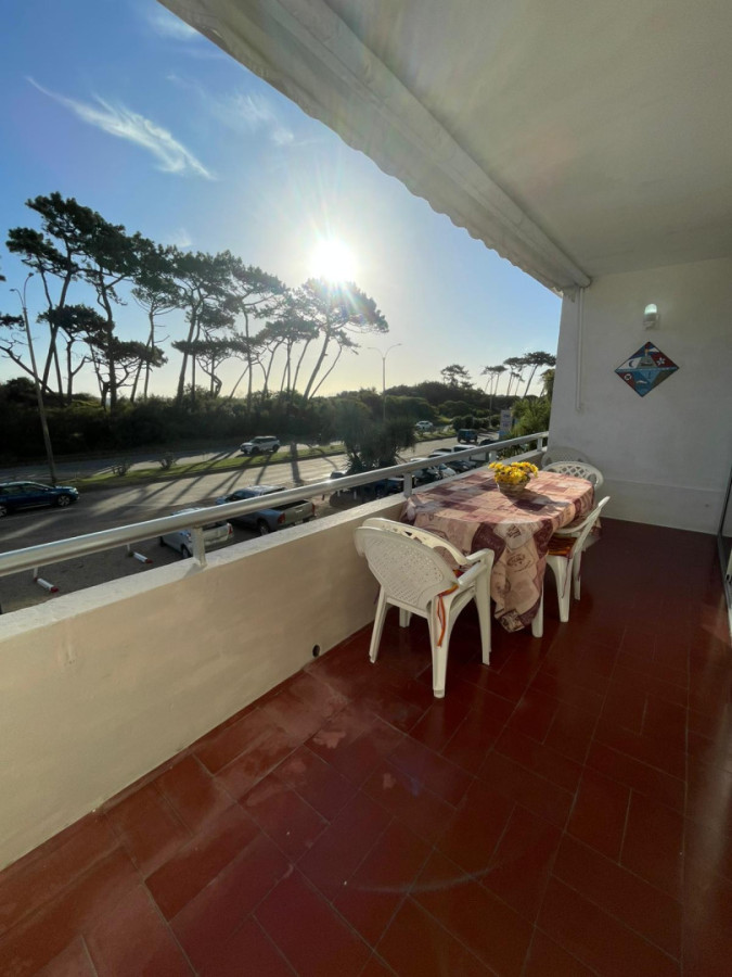 Venta - Amplio apartamento frente al mar en Isla de Gorriti