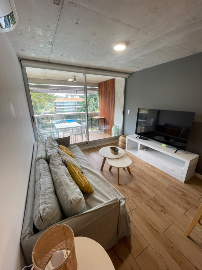 Venta Apartamento 2 Dormitorios En Playa Mansa Con Cochera