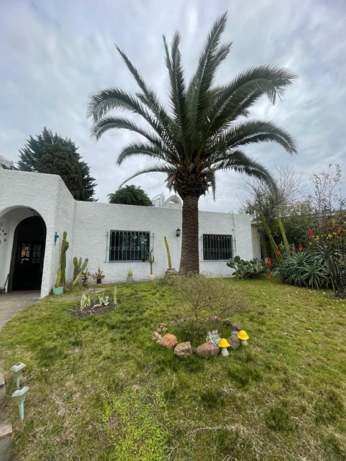 Venta - Casa de 3 Dormitorios En Barrio Mónaco