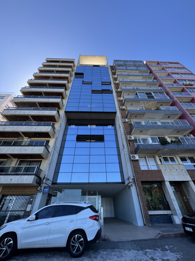 OPORTUNIDAD INVERSORES Venta y Alquiler de Oficinas en Parque Rodó con vista a la Rambla