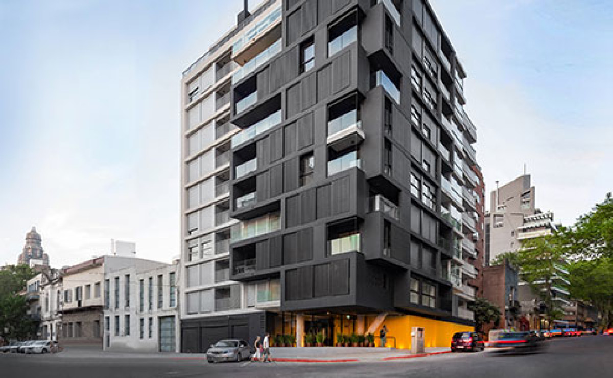 Vendo apartamento 2 dormitorios con renta en edificio próximo al mar