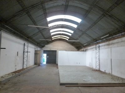 Venta Local - Galpon en Parque Batlle con renta