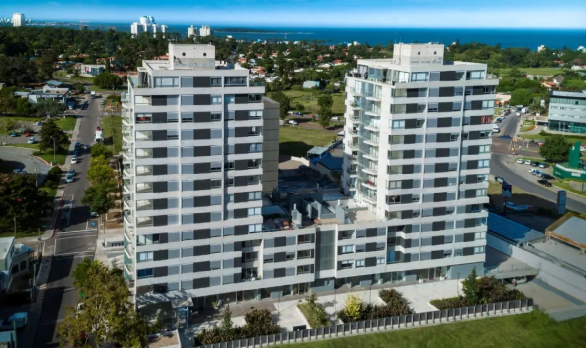 Apartamentos a Estrenar 2 dormitorios Torre Cardinal, Maldonado. 