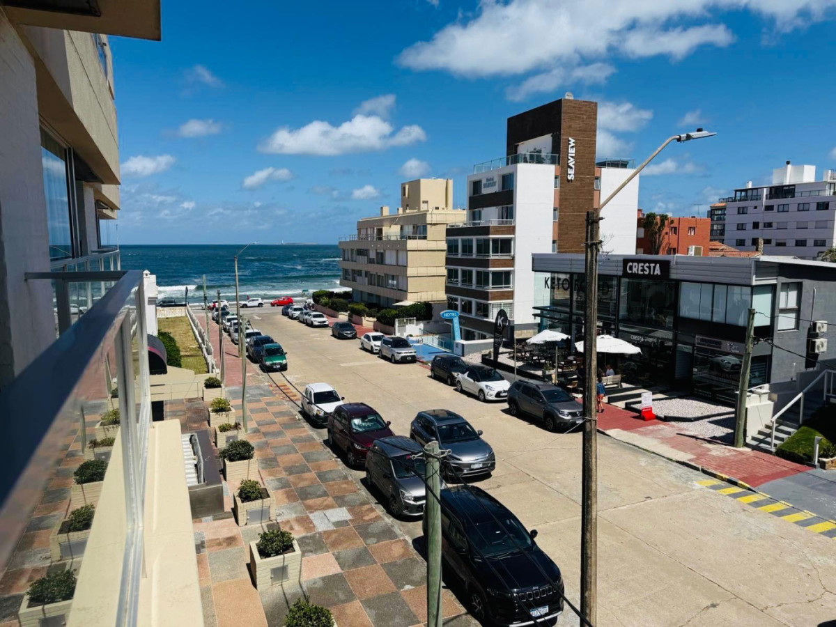 Se alquila apartamento en Península, Punta del Este.