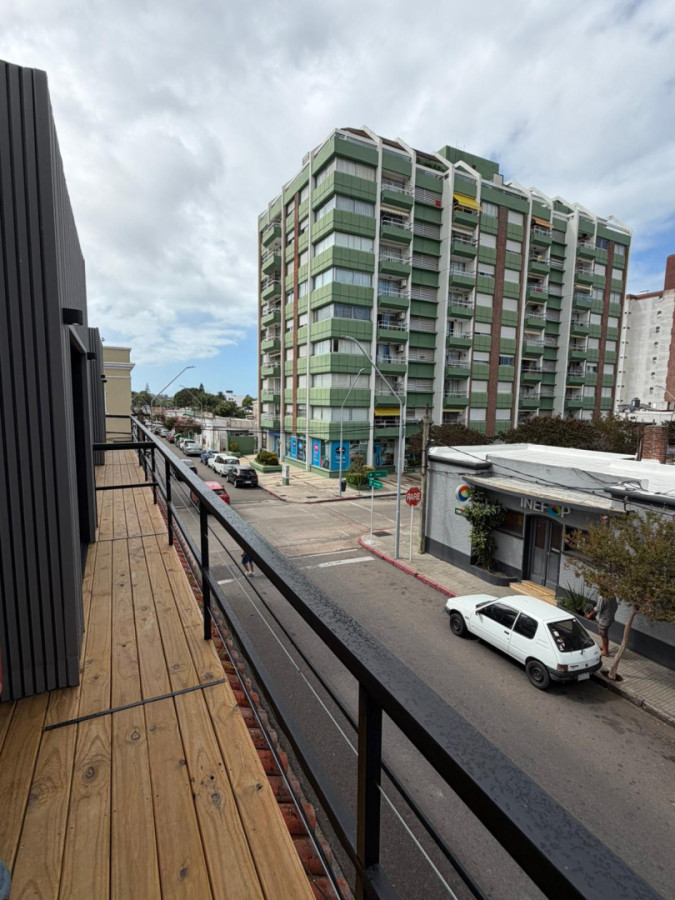 Se Alquila apartamento de 2 dormitorios a estrenar. Centro Maldonado