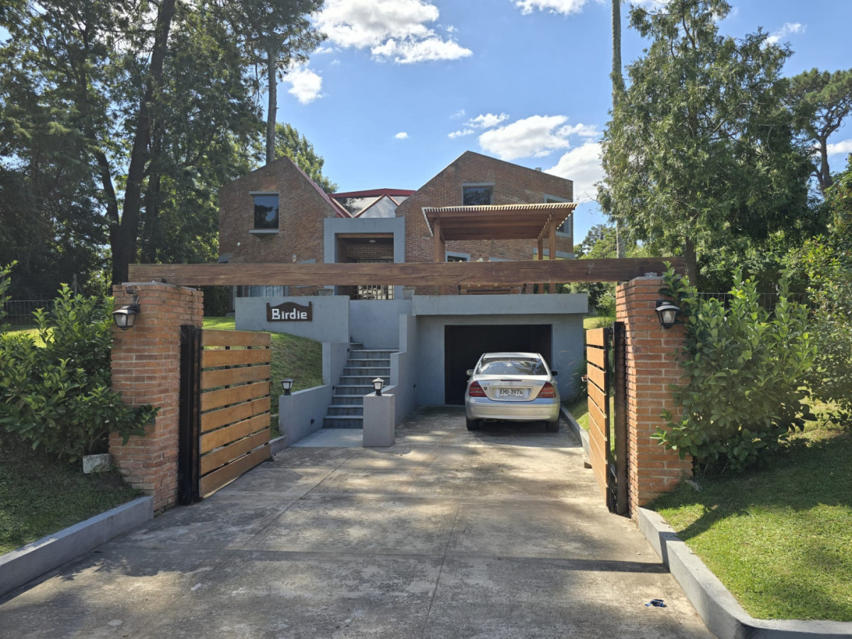 Se vende casa en Parada 16 de playa mansa