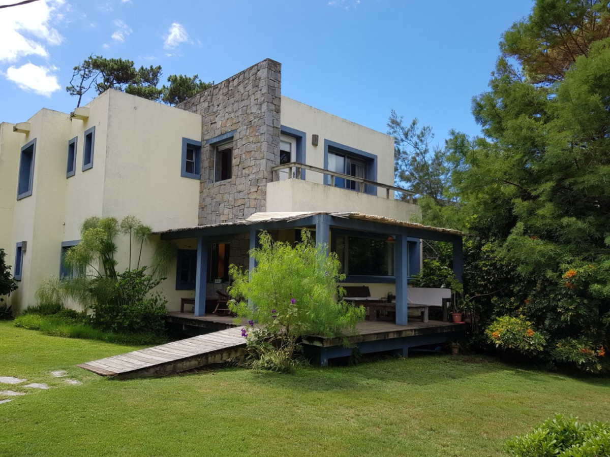 Amplia casa de 4 dormitorios en Alquiler de Verano en Montoya 
