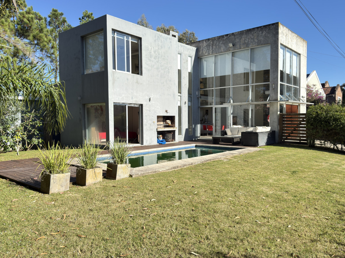 Casa de 3 dormitorios y 2 baños con piscina en Alquiler, La Barra