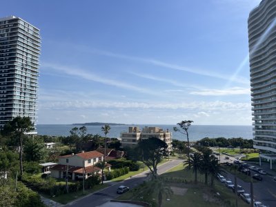 Apartamento en Venta a Estrenar con Vista al Mar Playa Mansa Punta del Este 