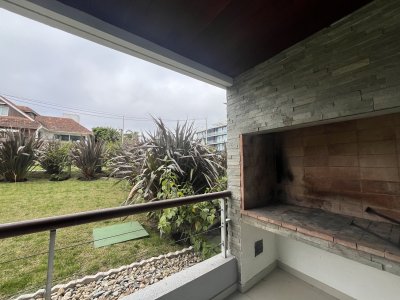 Oportunidad Apartamento en Venta Primera linea de la Mansa 2 dormitorios Isabel Pinares Punta del Este con Parrillero y Garaje