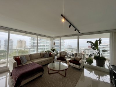 Venta Apartamento de 4 dormitorios a metros del mar en Playa Brava, Punta del Este, Maldonado