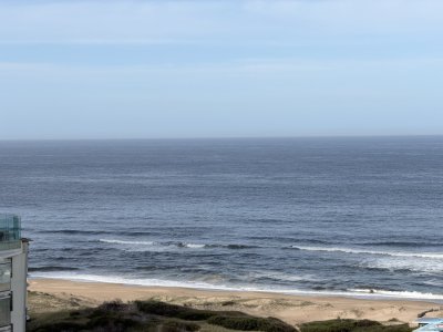 Apartamento en Venta 3 Dormitorios y Dependencia con Vista al Mar y Parrillero en Look Brava Punta del Este