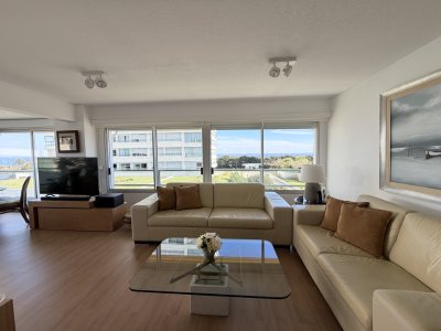 Apartamento en venta de 4 dormitorios con vista al mar en Lincoln Center Mansa Punta del Este 