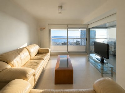 Apartamento en venta con vista al mar en Mansa 2 dormitorios parrillero propio Punta del Este