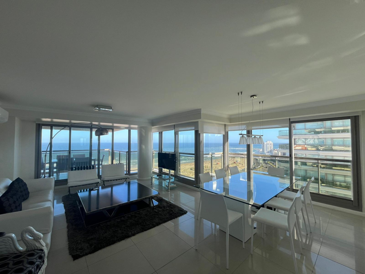 Apartamento en venta Primera linea 4 dorm. 4 baños