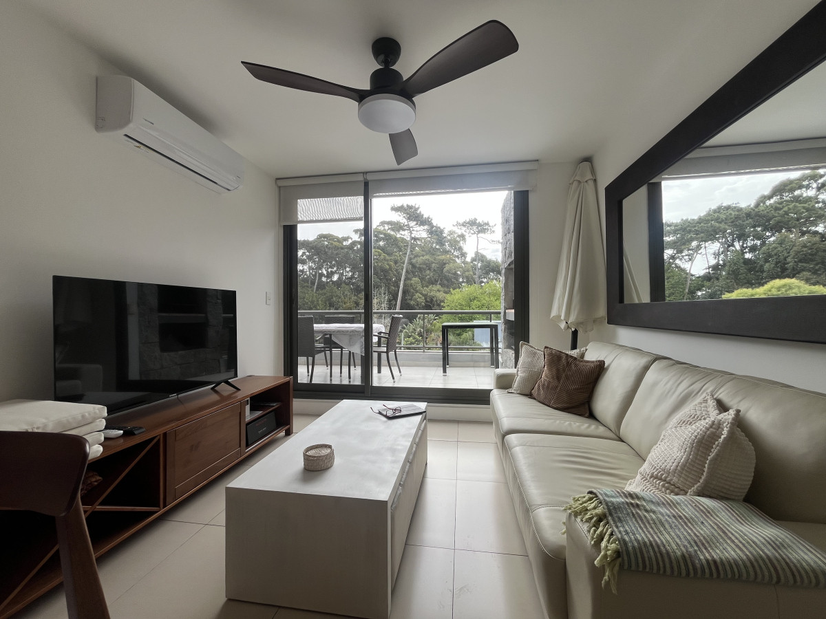 Apartamento en Alquiler Temporal Verano 1 dormitorio y medio Unique San Rafael Punta del Este con parrillero garaje y servicios 