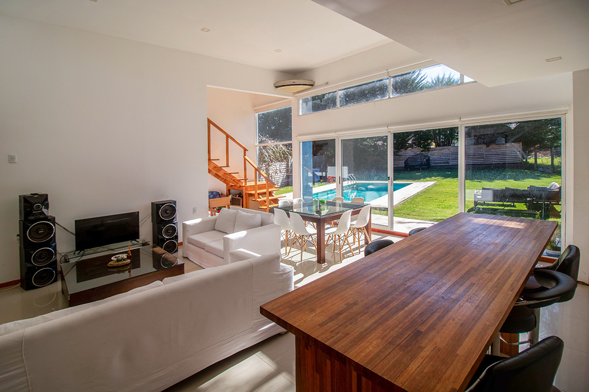 Venta Casa Punta del Este tres dormitorios piscina nueva! Zona Marly!