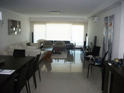 Apartamento en Brava, 3 dormitorios *