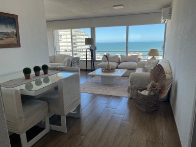 Con excelentes vistas a Playa Brava hasta José Ignacio y Mansa !!!