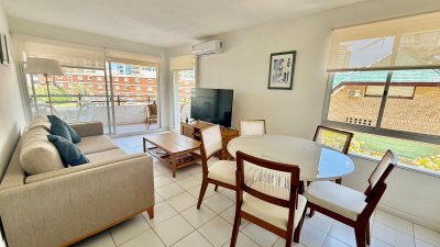 Apartamento en zona Chiverta, 2 dormitorios balcón al frente y garaje