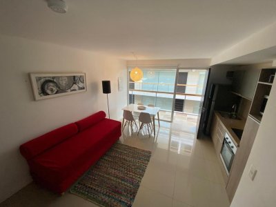 Venta monoambiente sectorizado con terraza en edificio con servicios Peninsula Punta del Este