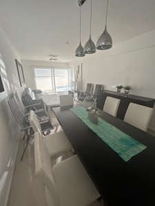 Apartamento con vista al mar en Miami Boulevard.