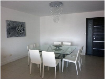 Apartamento en Brava, 3 dormitorios *