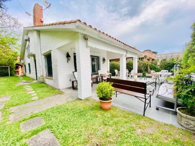 VENTA de Casa 6 DORMITORIOS en Playa Mansa, Punta del Este