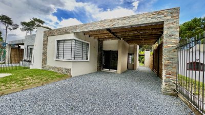 Casa a estrenar en Pinares - Punta del Este