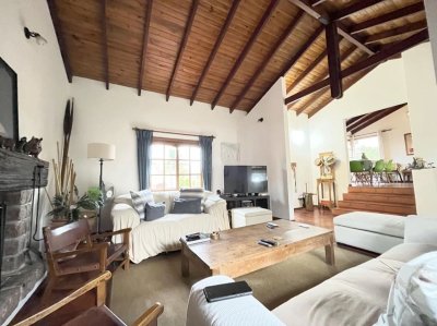 Casa en Pinares parada 27 y medio!