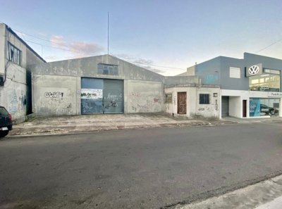 Venta de galpón en Maldonado - Centro. Terreno apto para edificar