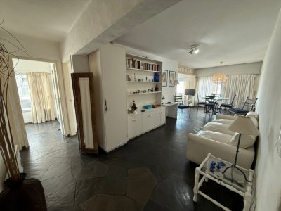 Apartamento en venta de 2 dormitorios c/ cochera en Península