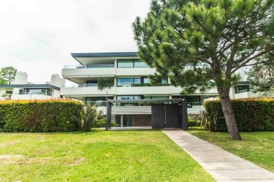 Apartamento en venta c/ cochera en Carrasco