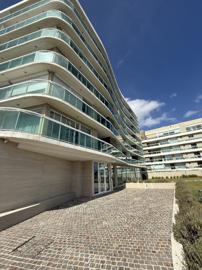 Edificio Cruceros III, Apartamento venta 2 Dorm, 2 Baños, Punta del Este.