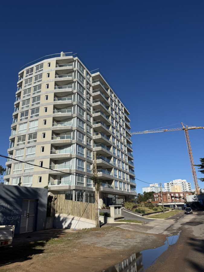 Apartamento Tres Dormitorios Amoblado View II Punta del Este en Venta