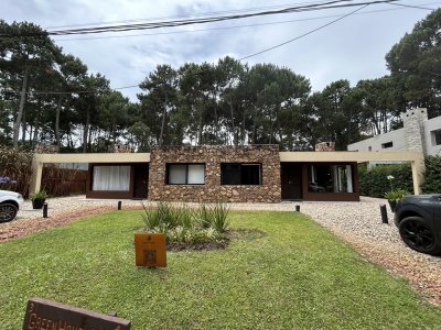 Casa de dos dormitorios en complejo Solanas a la venta oportunidad