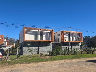 Casa Tres Dormitorios a 500 Metros del Mar en The Sun Village La Barra, en Venta