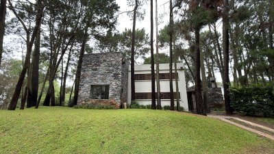 Casa de 5 Dormitorios en Solanas Punta del Este, Venta