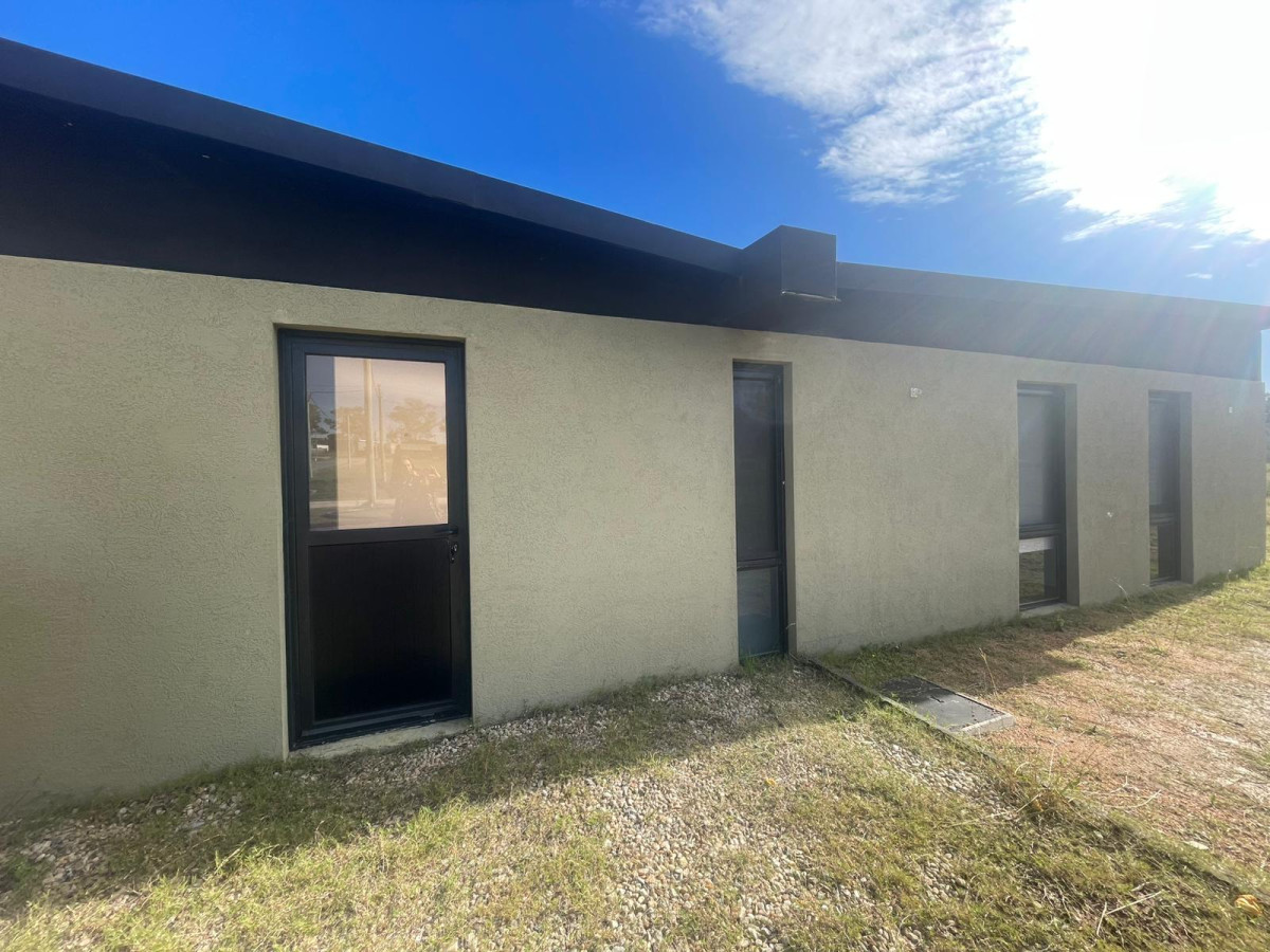 Venta de casas CON RENTA  zona Luisch Miradores dos dormitorios