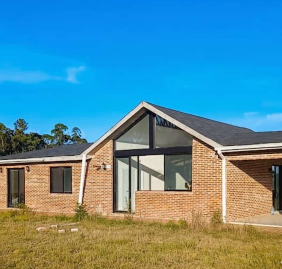 Se vende hermosa Casa de campo en Ruta 7, km 75