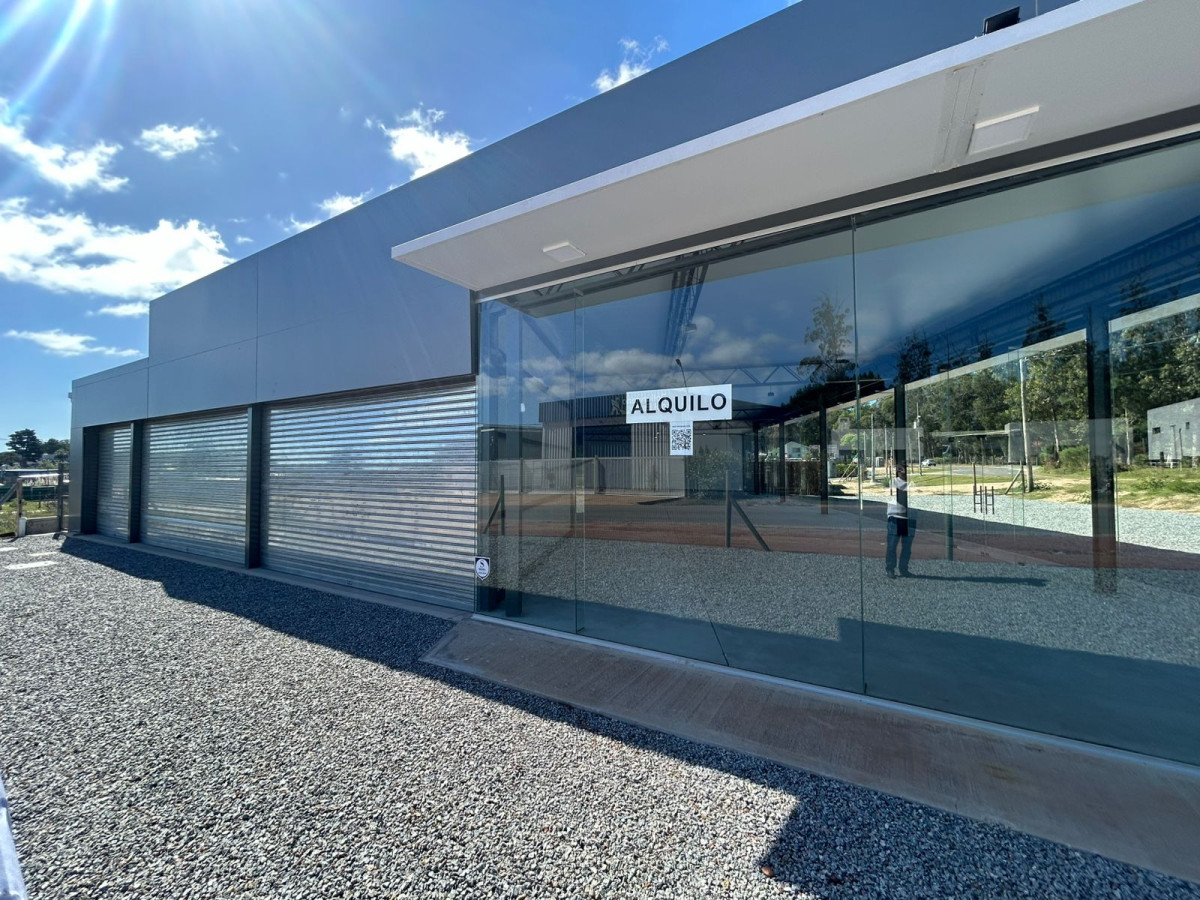 Oportunidad  Unica en Altos de la Laguna: Local Comercial de uso  exclusivo