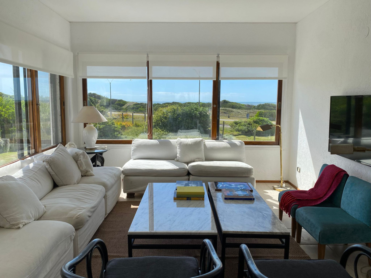 Alquiler de Verano, Apartamento de 4 dormitorios sobre Playa Brava.