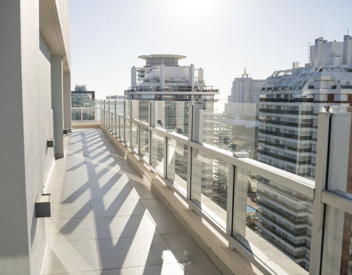 Venta, Penhouse de 3 dormitorios en Punta del Este