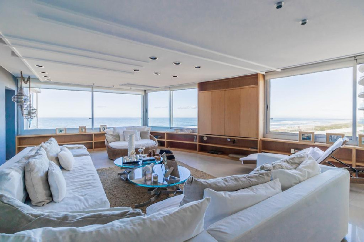 Alquiler de verano apartamento 4 dormitorios en primera fila playa brava