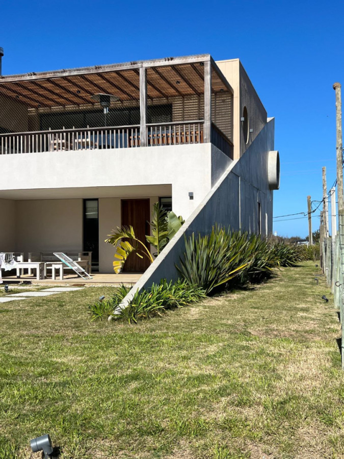 Alquiler temporario Casa de 3 dormitorios en el Chorro con vista al mar