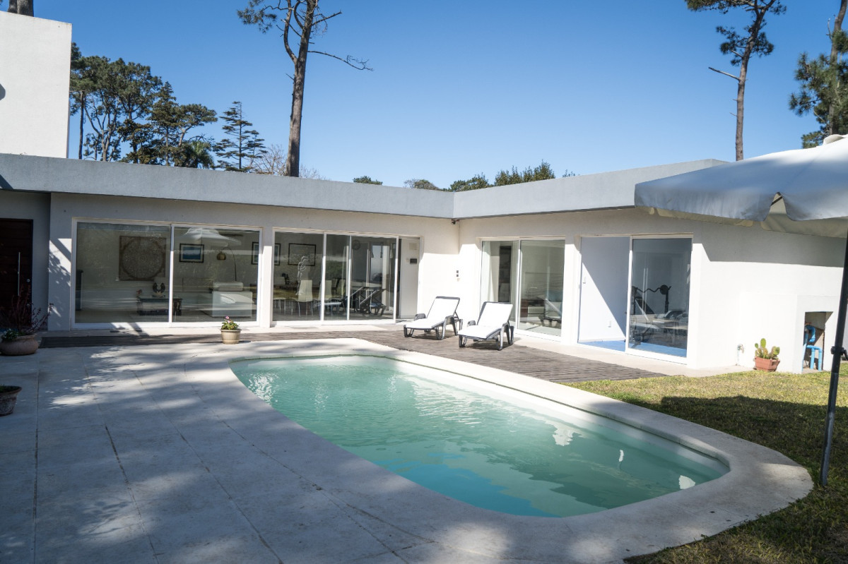 ALQUILER ANUAL CASA CON PISCINA EN PUNTA DEL ESTE