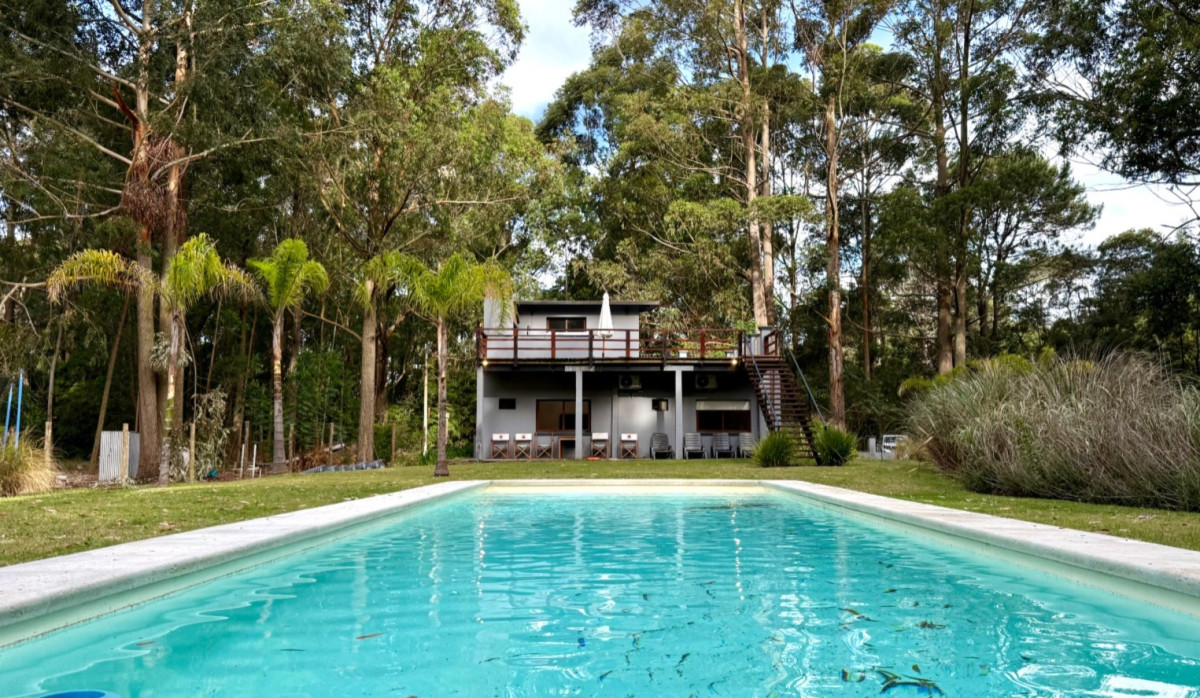 VENTA CASA 4000m DE TERRENO DE BOSQUE PUNTA BALLENA SOLANAS