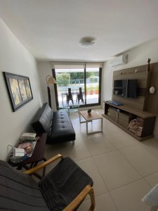 Apartamento en venta de 1 dormitorio y medio + 2 baños en Punta del Este 