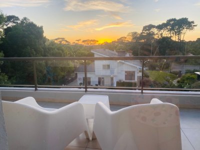 Apartamento de 1 dormitorio y medio, ideal para vivir o invertir. PUNTA DEL ESTE 